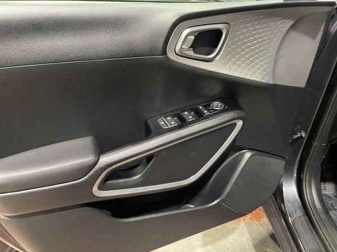 Used 2025 Kia Soul LX w/ LX Technology Package image 18