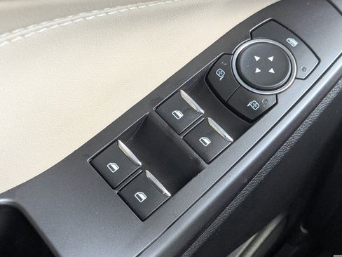 Used 2020 Ford Explorer XLT w/ Equipment Group 202A image 28