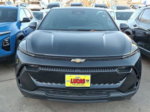 New 2026 Chevrolet Equinox EV LT image 2