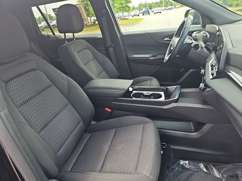 Used 2025 Chevrolet Equinox LT w/ Safety and Technology Package FWD image 10