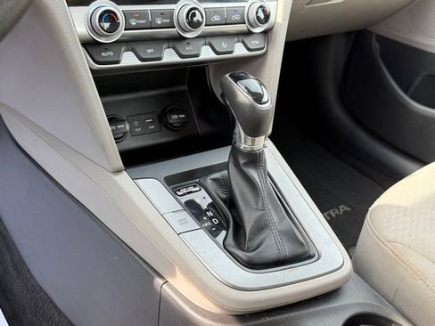 Used 2020 Hyundai Elantra SE w/ Cargo Package (C1) FWD image 22