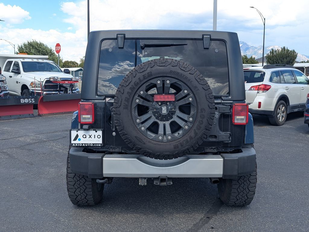 Used 2013 Jeep Wrangler Unlimited Sahara w/ Max Tow Pkg AWD/4WD image 6
