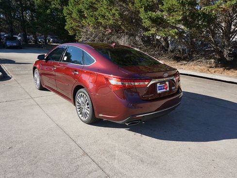 Used 2018 Toyota Avalon Limited image 23