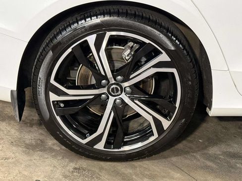 Used 2024 Volvo S60 B5 Plus w/ Climate Package FWD image 13