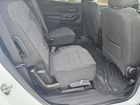 Used 2023 Chevrolet Traverse LT w/ Rear Camera Mirror Package image 26