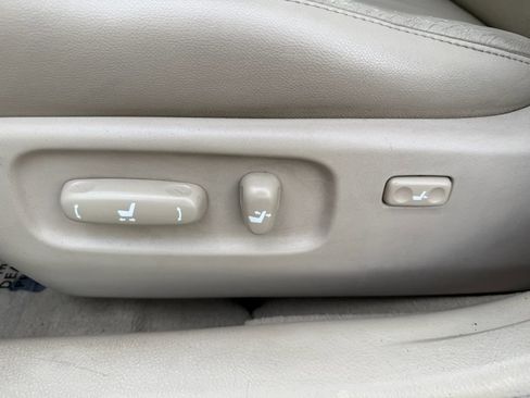 Used 2005 Toyota Avalon XLS FWD image 18