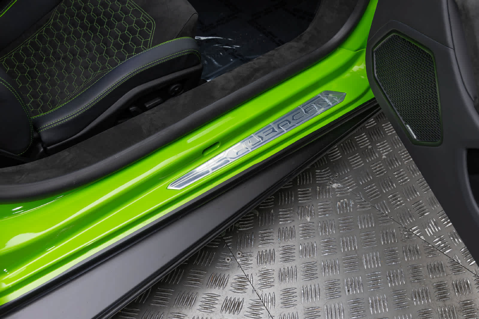 Used 2023 Lamborghini Huracan Tecnica RWD image 38