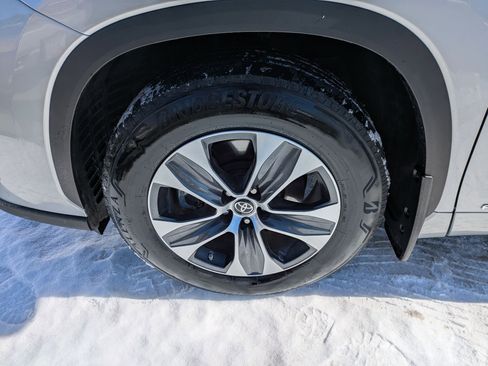 Used 2023 Toyota Highlander XLE image 26