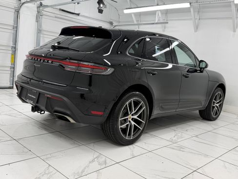 Certified 2025 Porsche Macan image 11