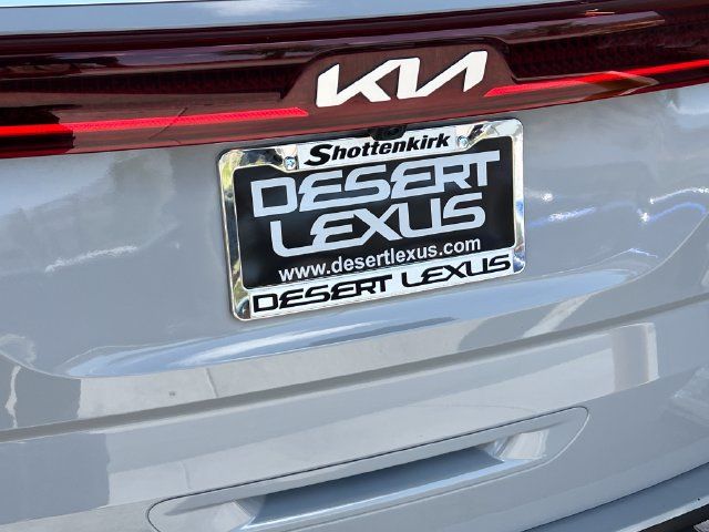 Used 2022 Kia Carnival SX Prestige FWD image 18