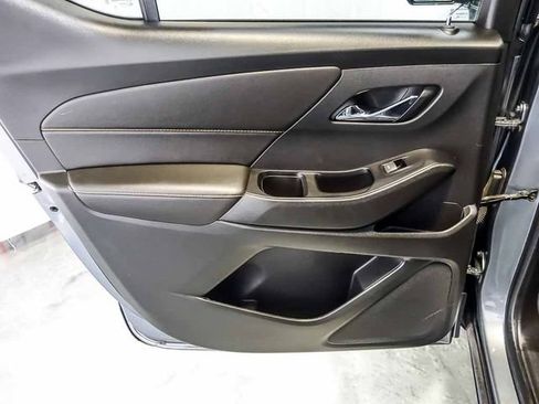 Used 2020 Chevrolet Traverse LT w/ Driver Confidence II Package AWD/4WD image 28