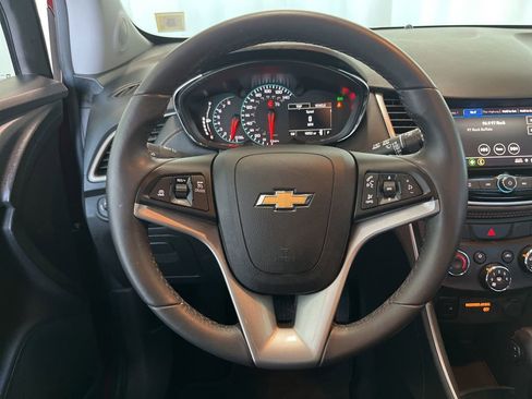 Used 2022 Chevrolet Trax LT w/ LT Convenience Package AWD/4WD image 5