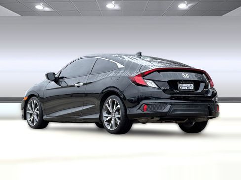 Used 2019 Honda Civic Touring image 3