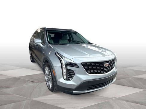 Used 2023 Cadillac XT4 Premium Luxury FWD image 2