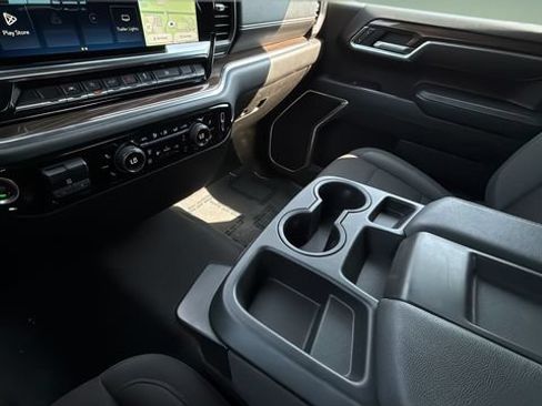 Used 2025 Chevrolet Silverado 1500 LT AWD/4WD image 16