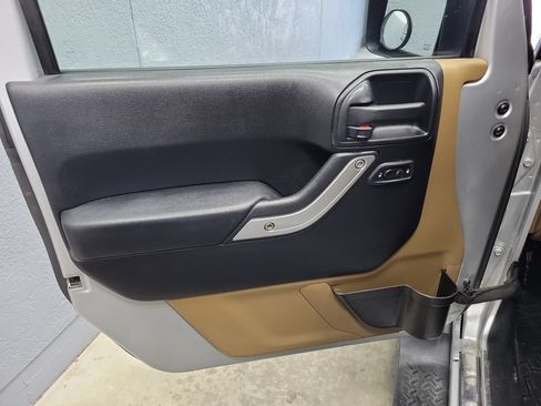 Used 2011 Jeep Wrangler Sahara w/ Connectivity Group AWD/4WD image 21