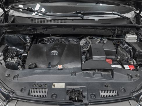 Used 2018 Toyota Highlander Limited image 11