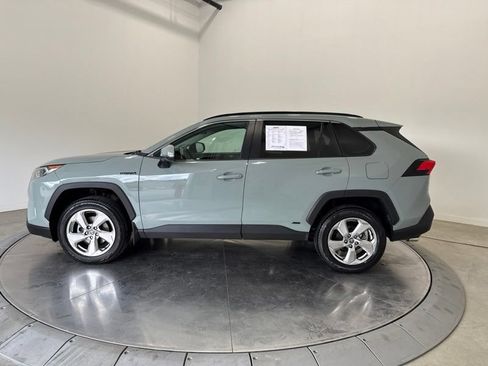 Used 2021 Toyota RAV4 XLE Premium AWD/4WD image 4