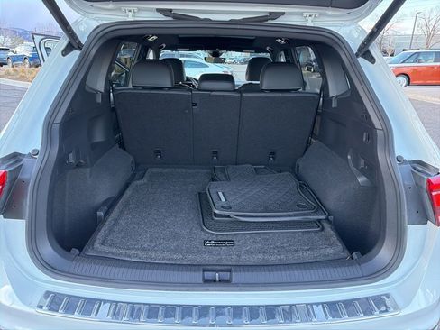 Certified 2022 Volkswagen Tiguan SE R-Line image 25