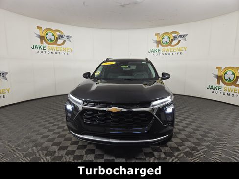 Used 2025 Chevrolet Trax LT w/ Driver Confidence Package FWD image 2