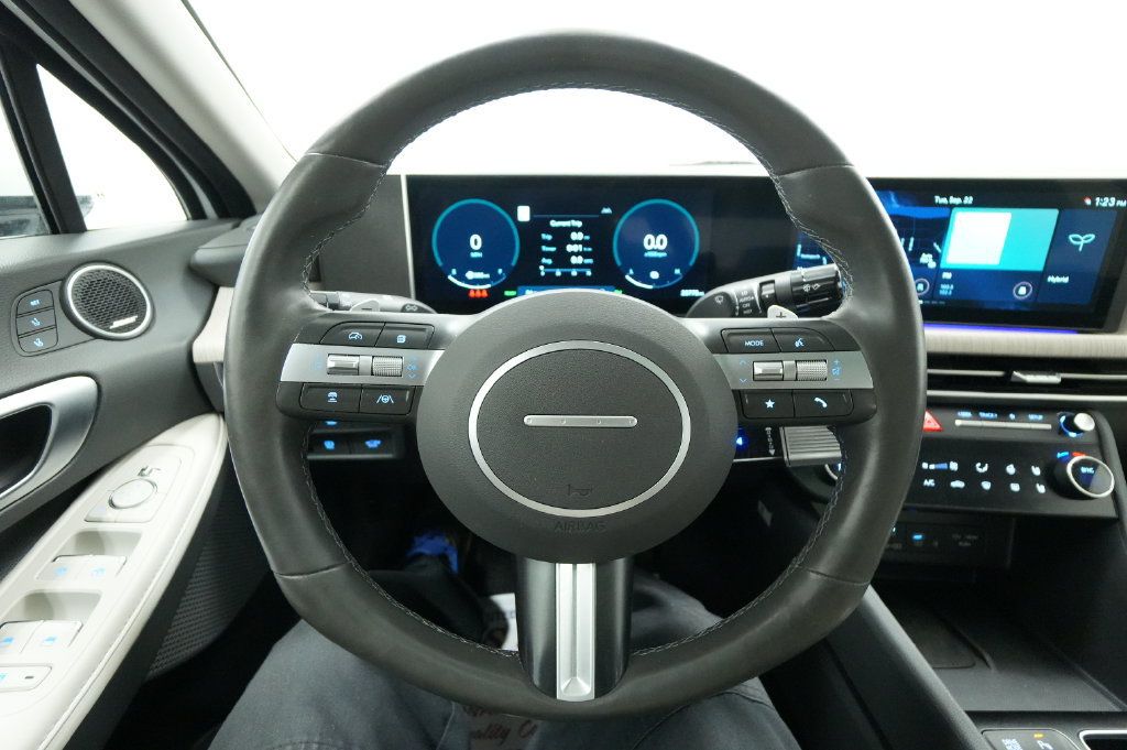 Used 2025 Hyundai Sonata Limited FWD image 41