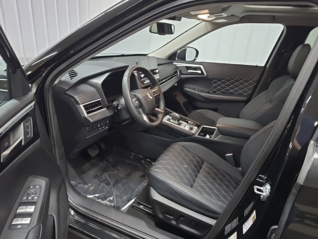 Used 2025 Mitsubishi Outlander SEL AWD/4WD image 32