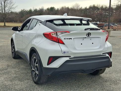 Used 2022 Toyota C-HR XLE image 9