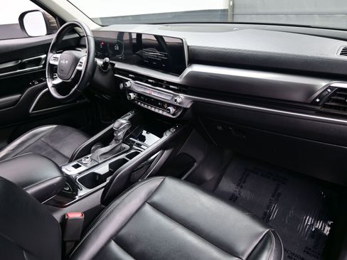 Used 2024 Kia Telluride S image 15
