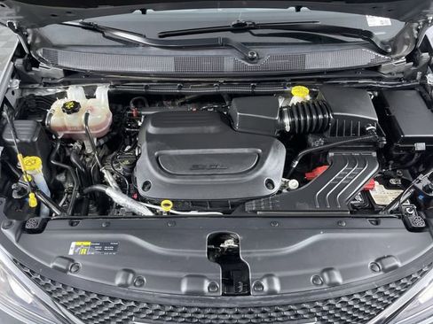 Used 2019 Chrysler Pacifica Touring-L Plus w/ Advanced Safetytec Group image 48