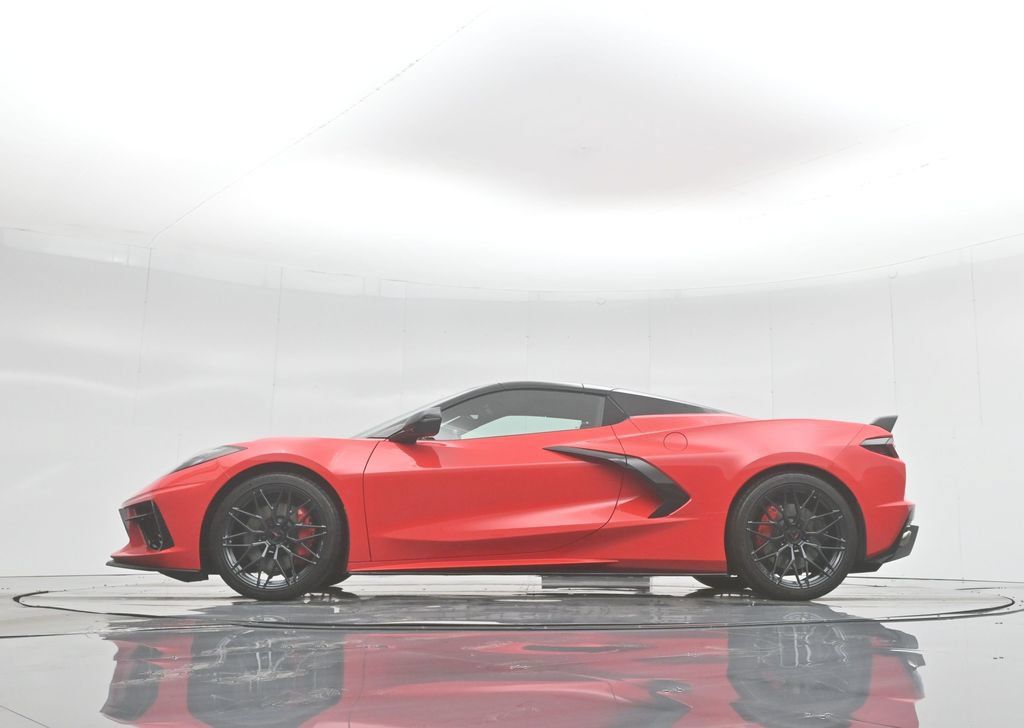 Used 2021 Chevrolet Corvette Stingray Premium Conv w/ Z51 Performance Package RWD image 7