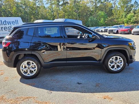 New 2026 Jeep Compass Latitude image 13