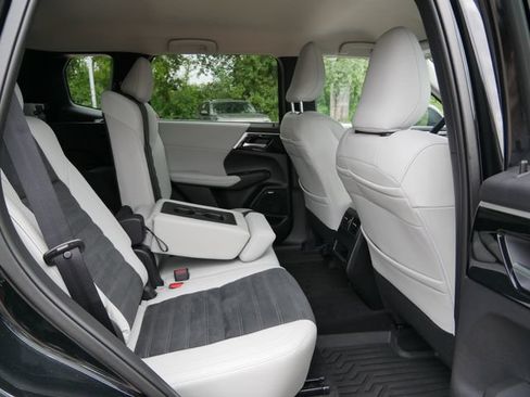 Used 2025 Mitsubishi Outlander SE AWD/4WD image 9