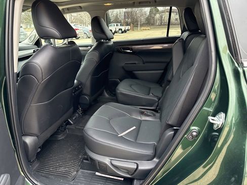 Used 2025 Toyota Highlander Platinum image 15
