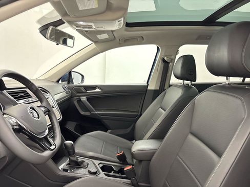 Used 2020 Volkswagen Tiguan SE w/ Panoramic Sunroof Package AWD/4WD image 24