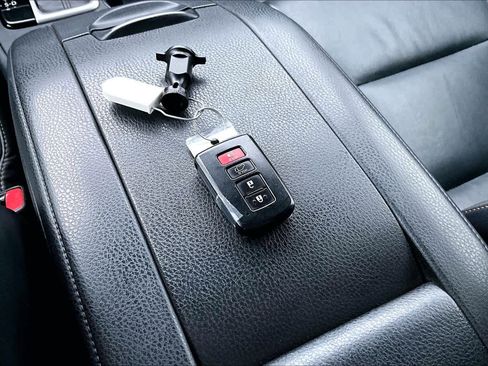 Used 2014 Toyota Highlander XLE image 14