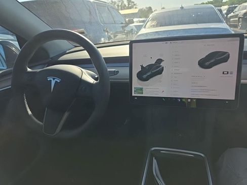 Used 2024 Tesla Model Y Long Range AWD/4WD image 4