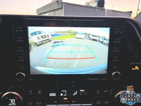 Used 2020 Toyota Highlander XLE image 28