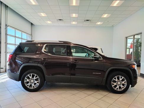 Used 2021 GMC Acadia SLT FWD image 2