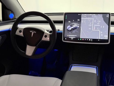 Used 2023 Tesla Model Y Long Range AWD/4WD image 28