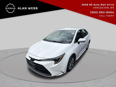 Used 2024 Toyota Corolla LE FWD image 4