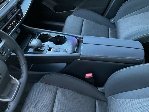 New 2026 Nissan Rogue SV w/ Cold Weather Package FWD image 32