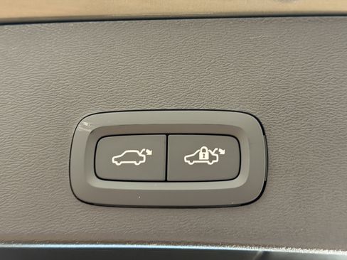 New 2026 Volvo XC40 B5 Core w/ Protection Package image 10