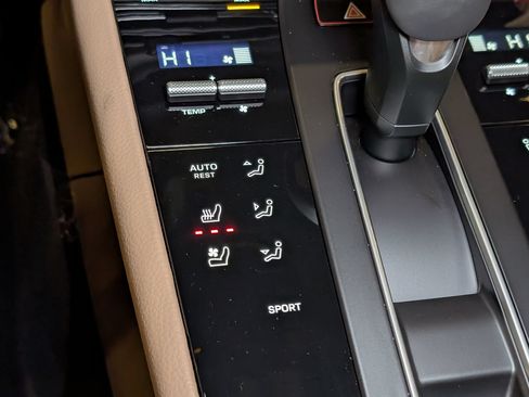 Used 2026 Porsche Macan AWD/4WD image 22
