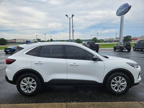 Used 2023 Ford Escape Active AWD/4WD image 5