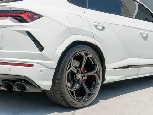 Used 2020 Lamborghini Urus AWD/4WD image 37