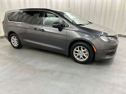 Used 2023 Chrysler Voyager LX FWD image 1