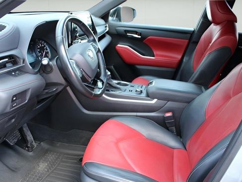 Used 2021 Toyota Highlander XSE image 8
