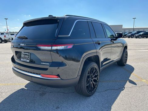 Used 2025 Jeep Grand Cherokee Laredo AWD/4WD image 5