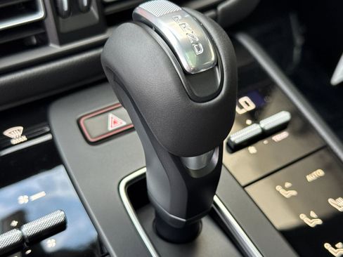 New 2026 Porsche Macan image 25