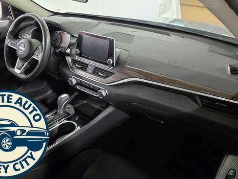 Used 2024 Nissan Altima 2.5 SV image 30